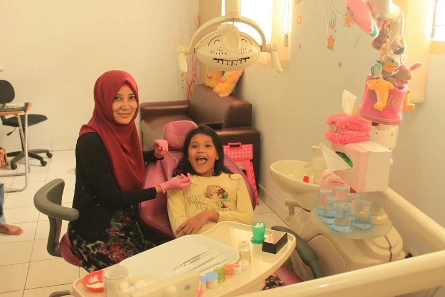 A smiling girl and her mum at a children's dental appointment